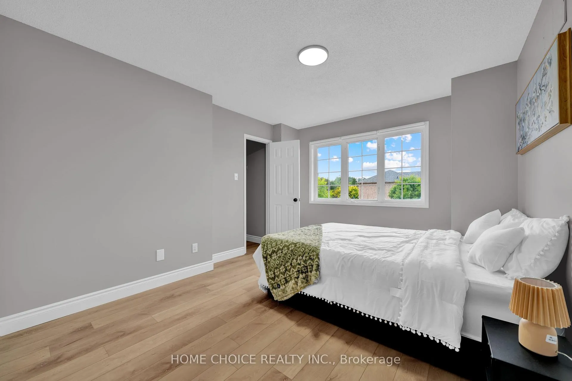 Photo 21 of 106 Brighton Road N, Barrie, Grove East — HOMEH
