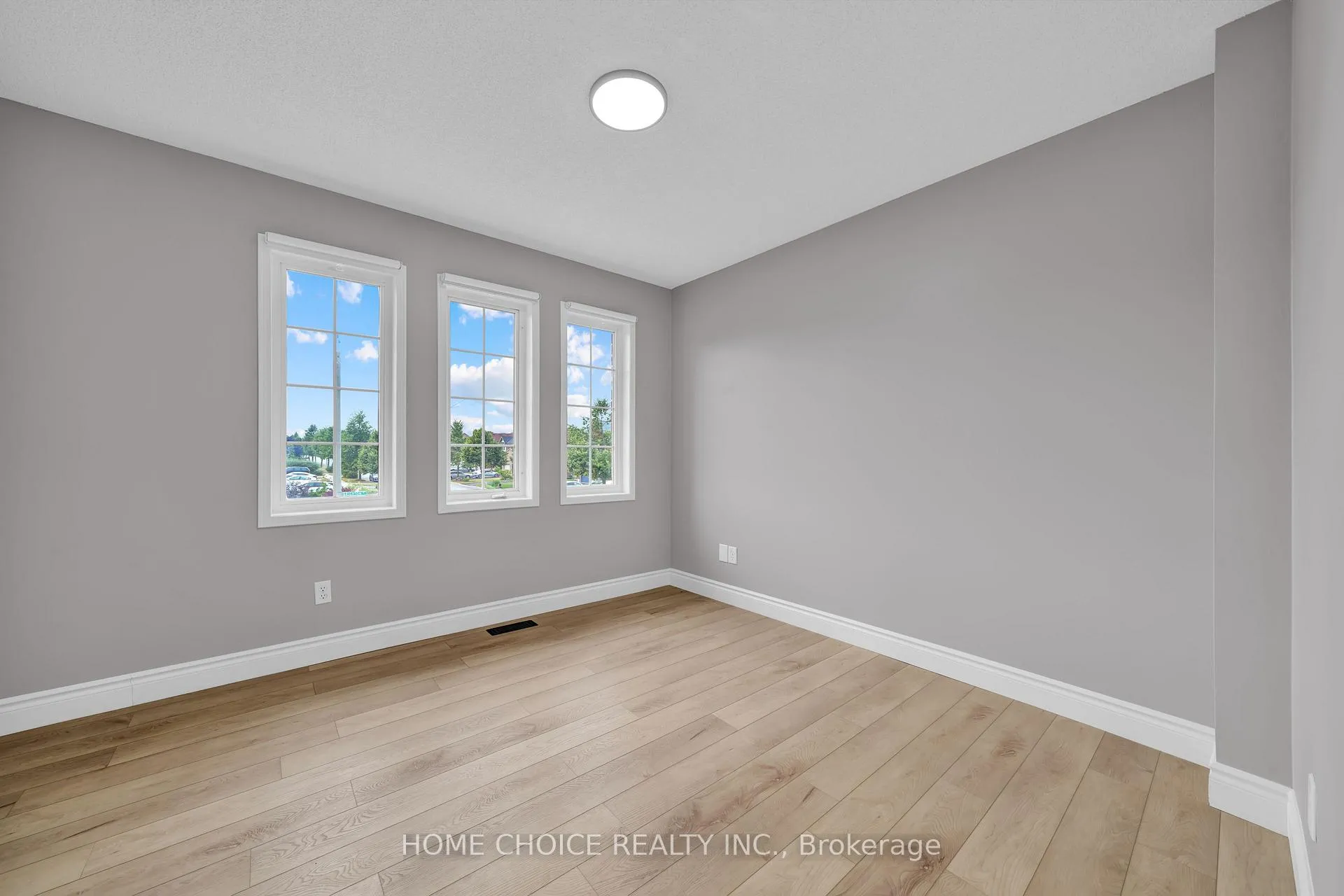 Photo 30 of 106 Brighton Road N, Barrie, Grove East — HOMEH