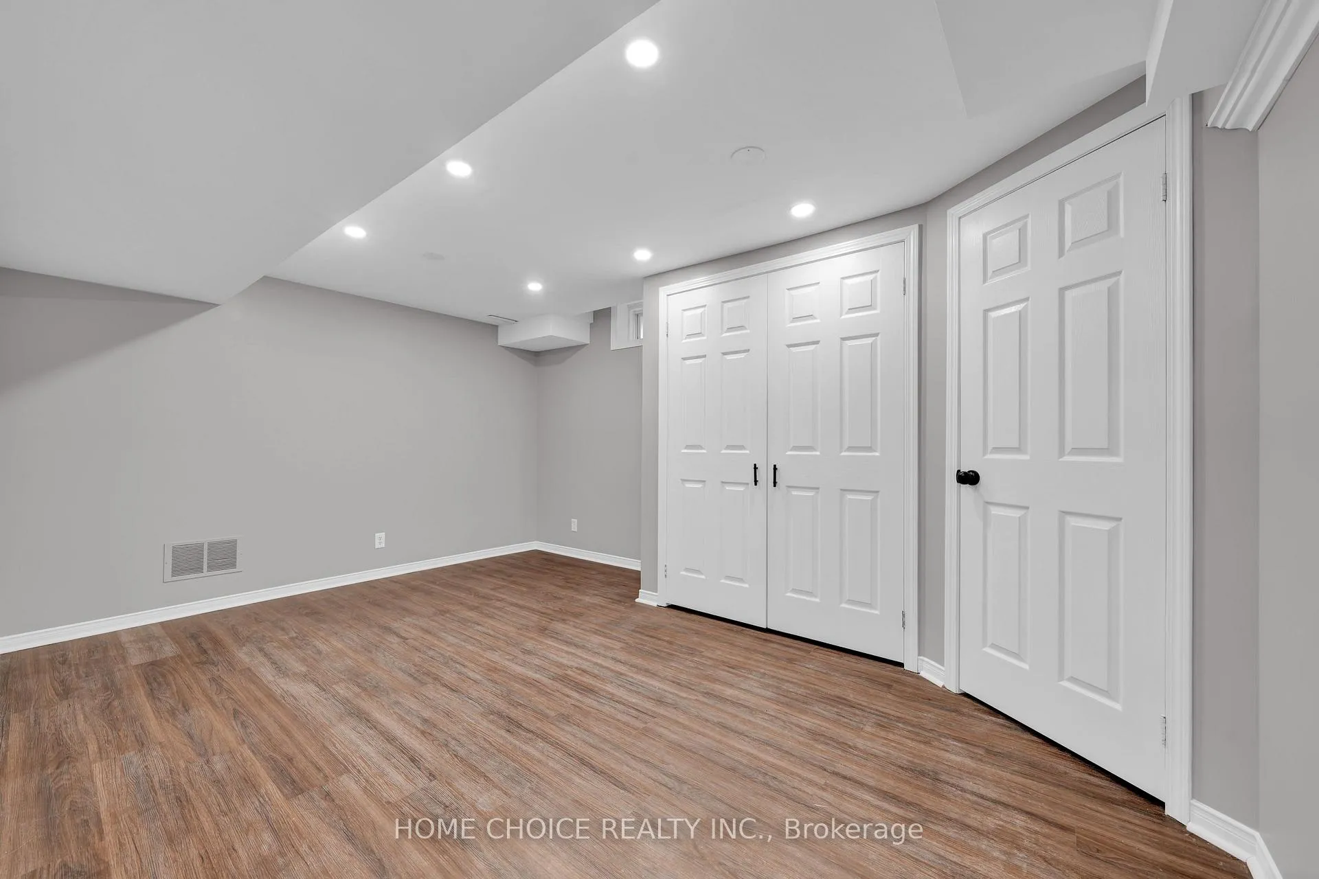 Photo 37 of 106 Brighton Road N, Barrie, Grove East — HOMEH