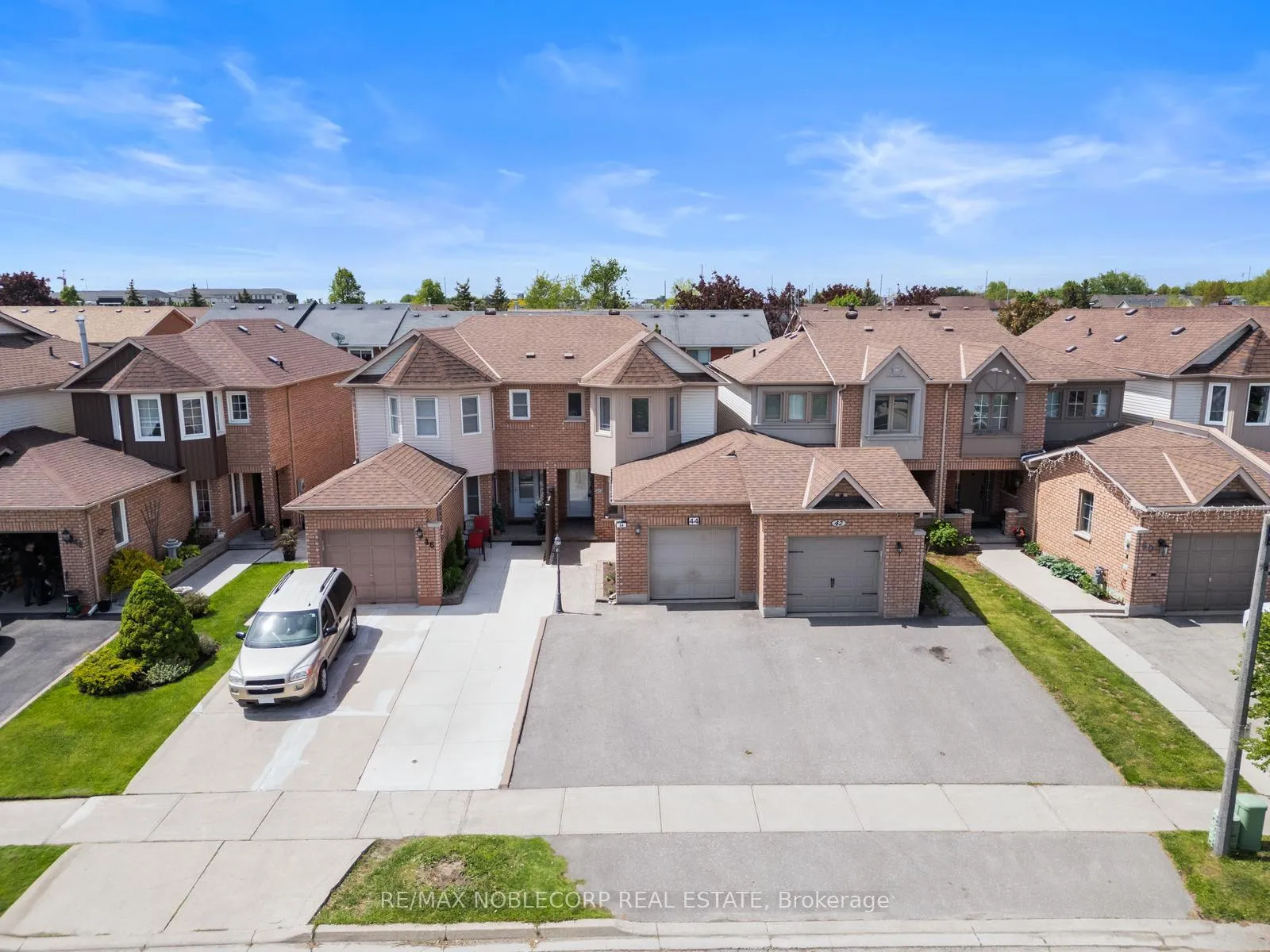 Photo 2 of 44 Hanton Crescent, Caledon, Bolton East — HOMEH