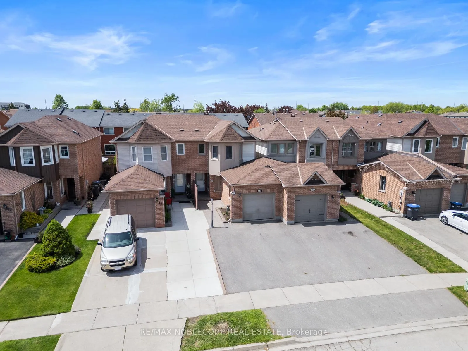 Photo 3 of 44 Hanton Crescent, Caledon, Bolton East — HOMEH