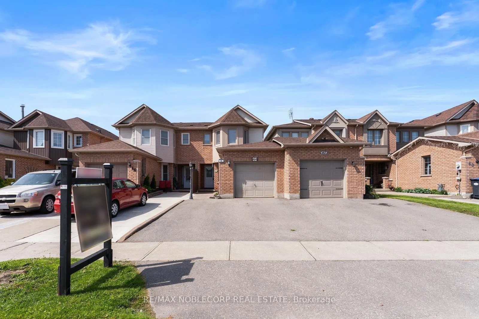 Photo 4 of 44 Hanton Crescent, Caledon, Bolton East — HOMEH