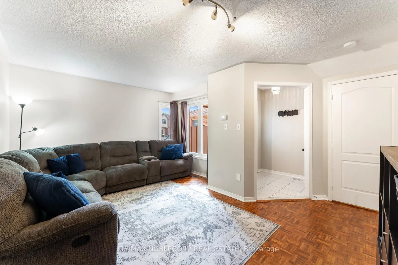 Photo 10 of 44 Hanton Crescent, Caledon, Bolton East — HOMEH