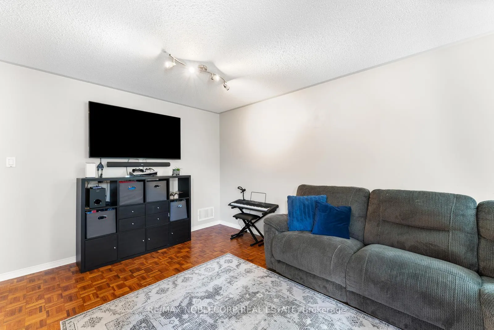 Photo 11 of 44 Hanton Crescent, Caledon, Bolton East — HOMEH