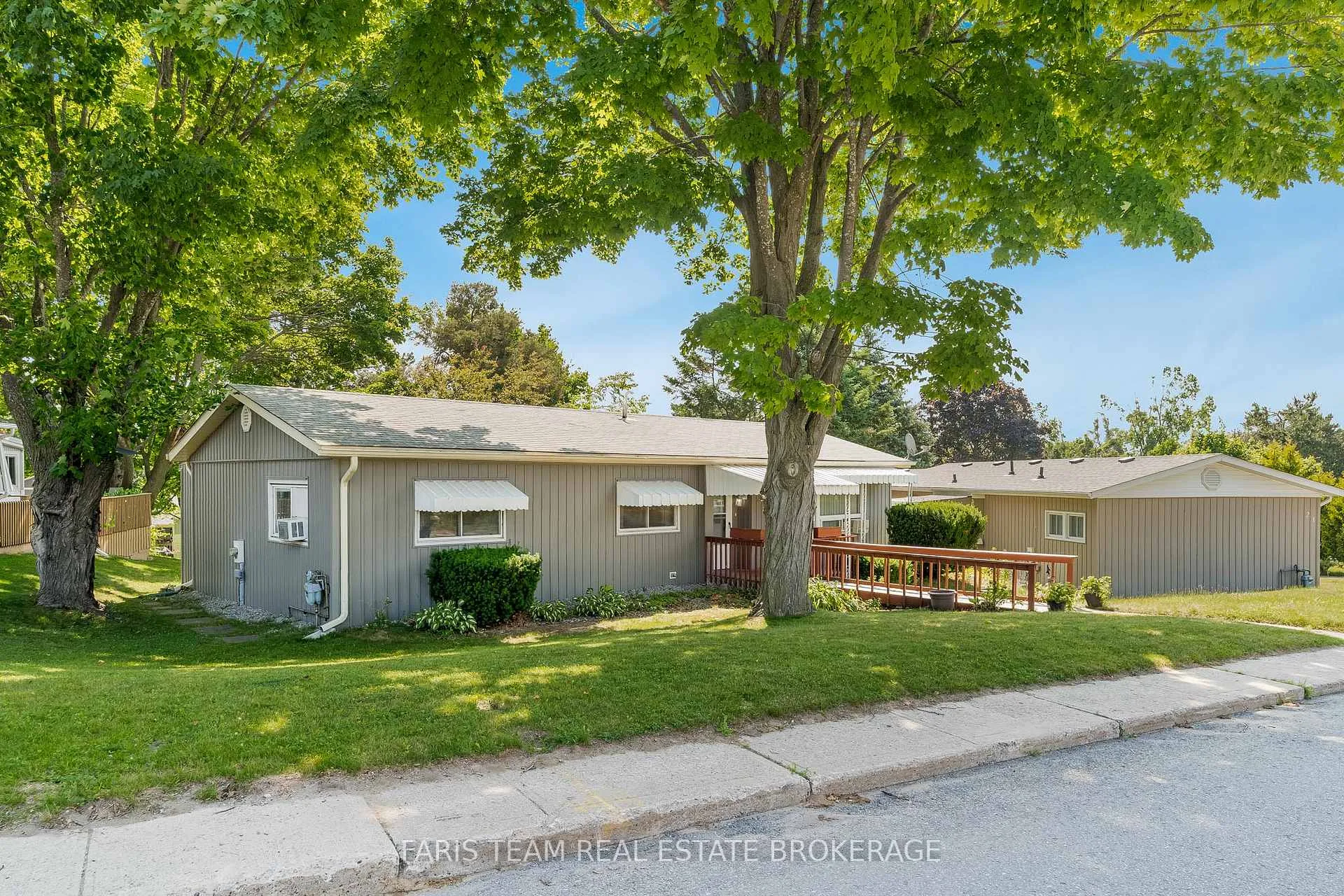 Photo 3 of 19 Mimosa Drive, Innisfil, Rural Innisfil — HOMEH