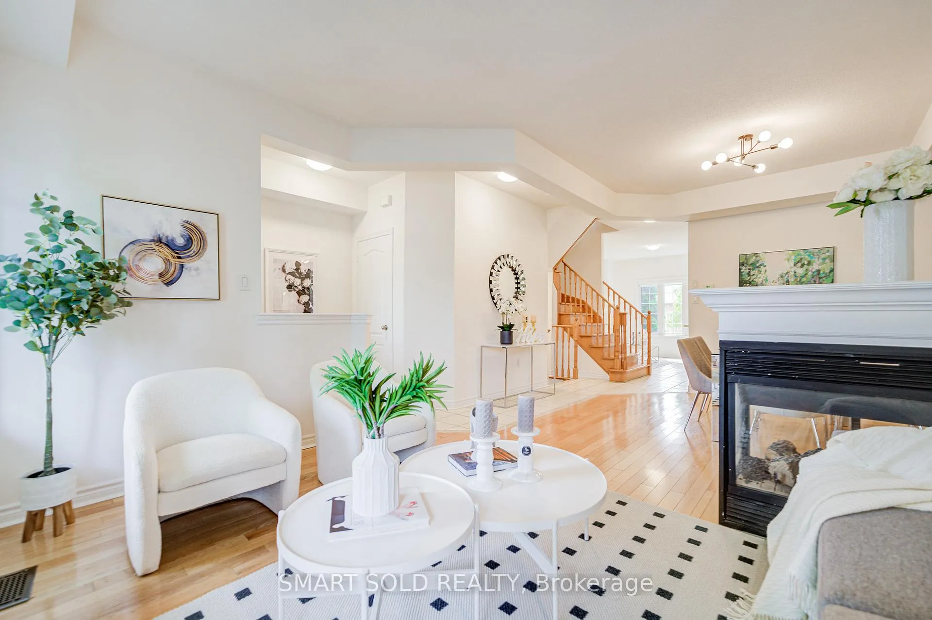 Photo 11 of 4 Thornhill Woods Drive, Vaughan, Patterson — HOMEH