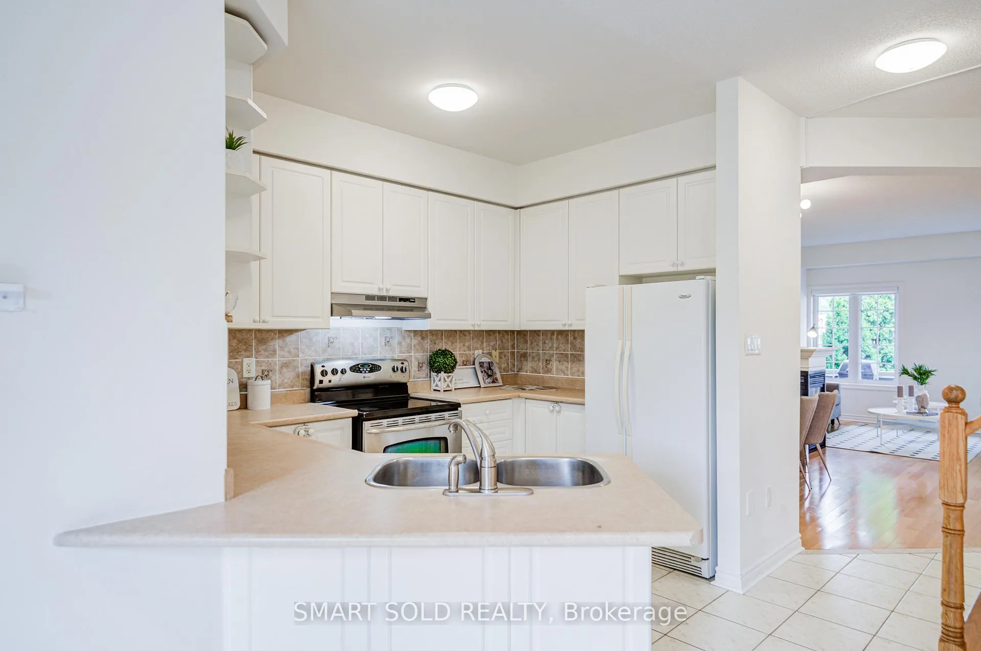 Photo 21 of 4 Thornhill Woods Drive, Vaughan, Patterson — HOMEH