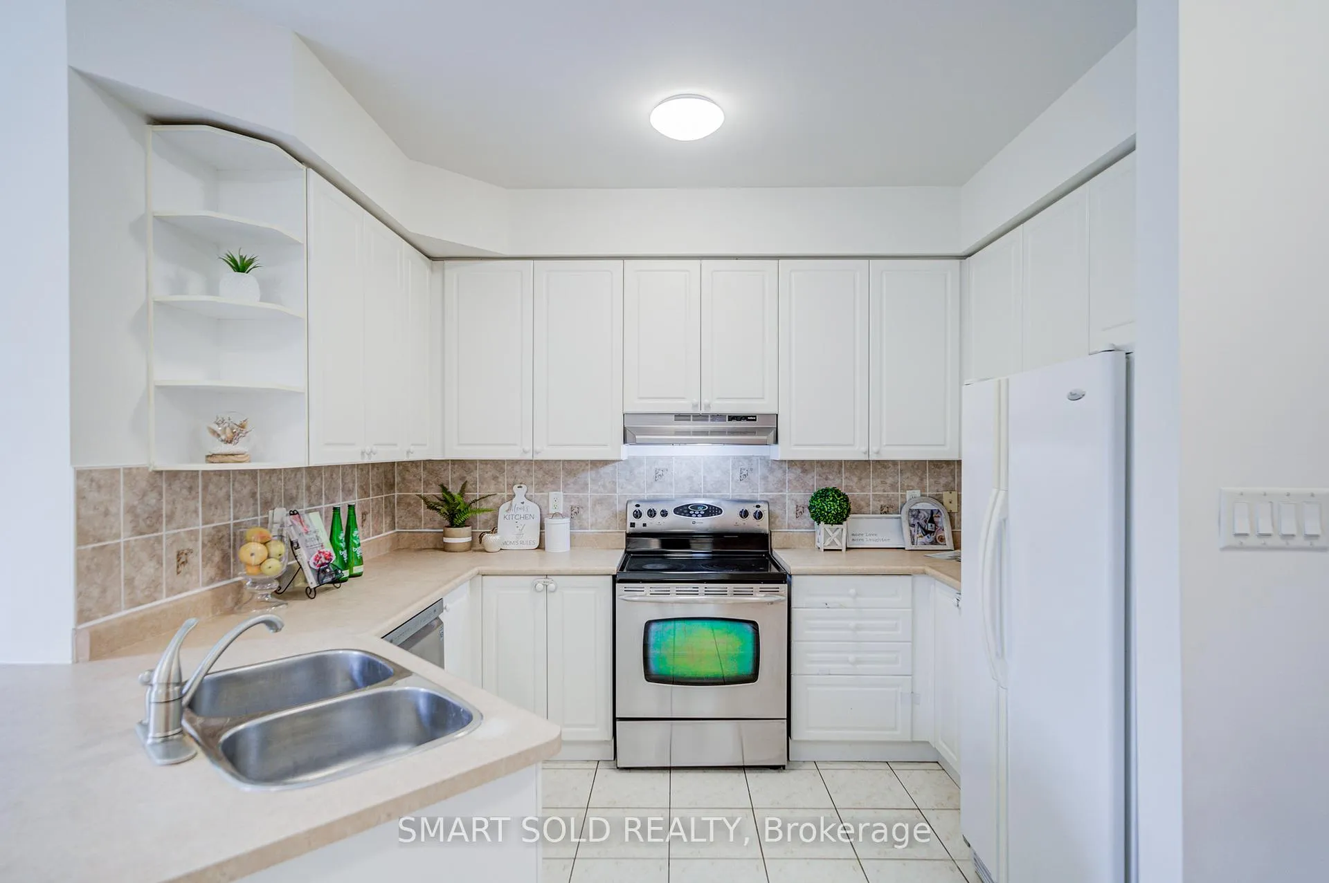 Photo 22 of 4 Thornhill Woods Drive, Vaughan, Patterson — HOMEH