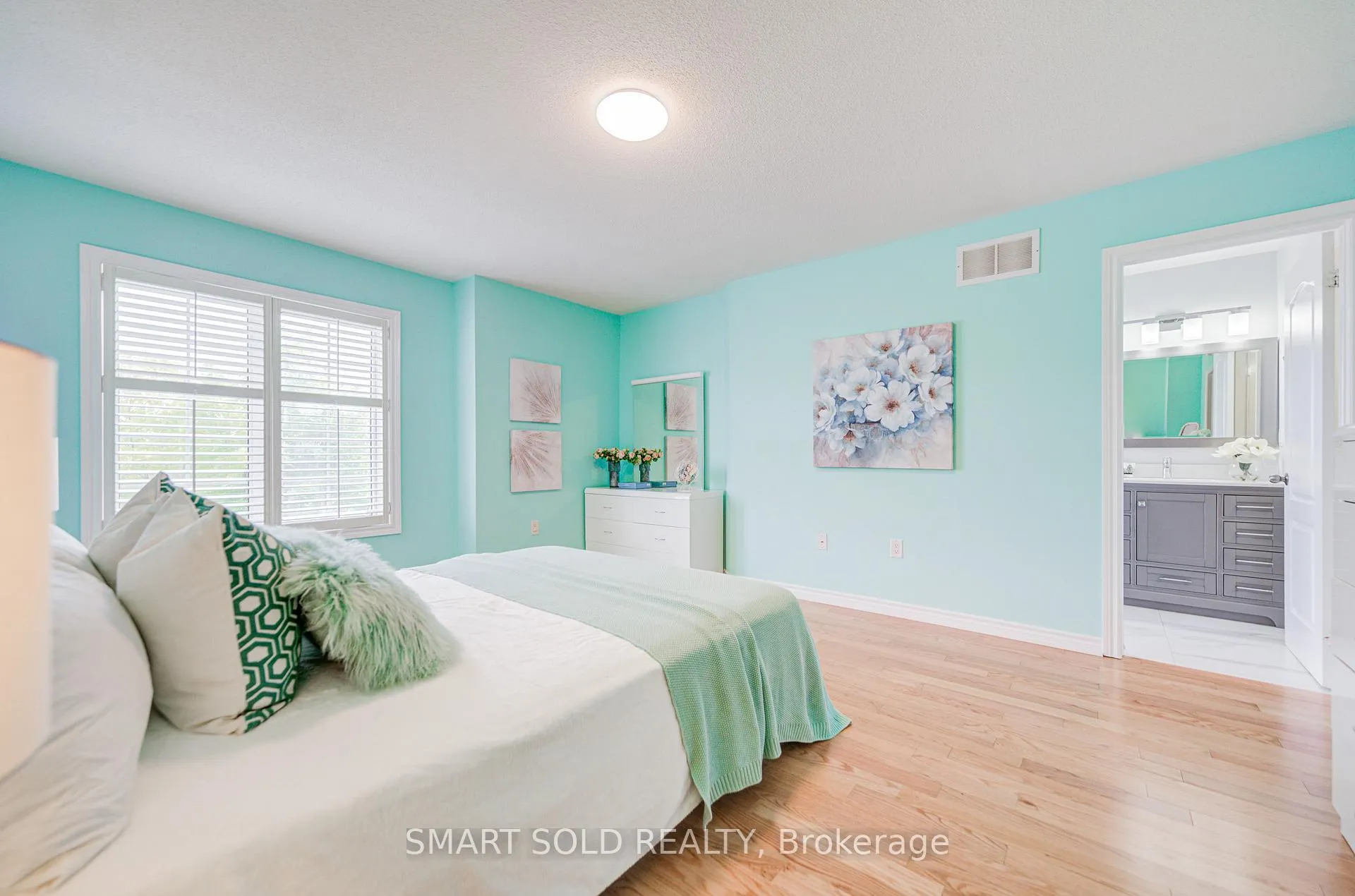 Photo 25 of 4 Thornhill Woods Drive, Vaughan, Patterson — HOMEH
