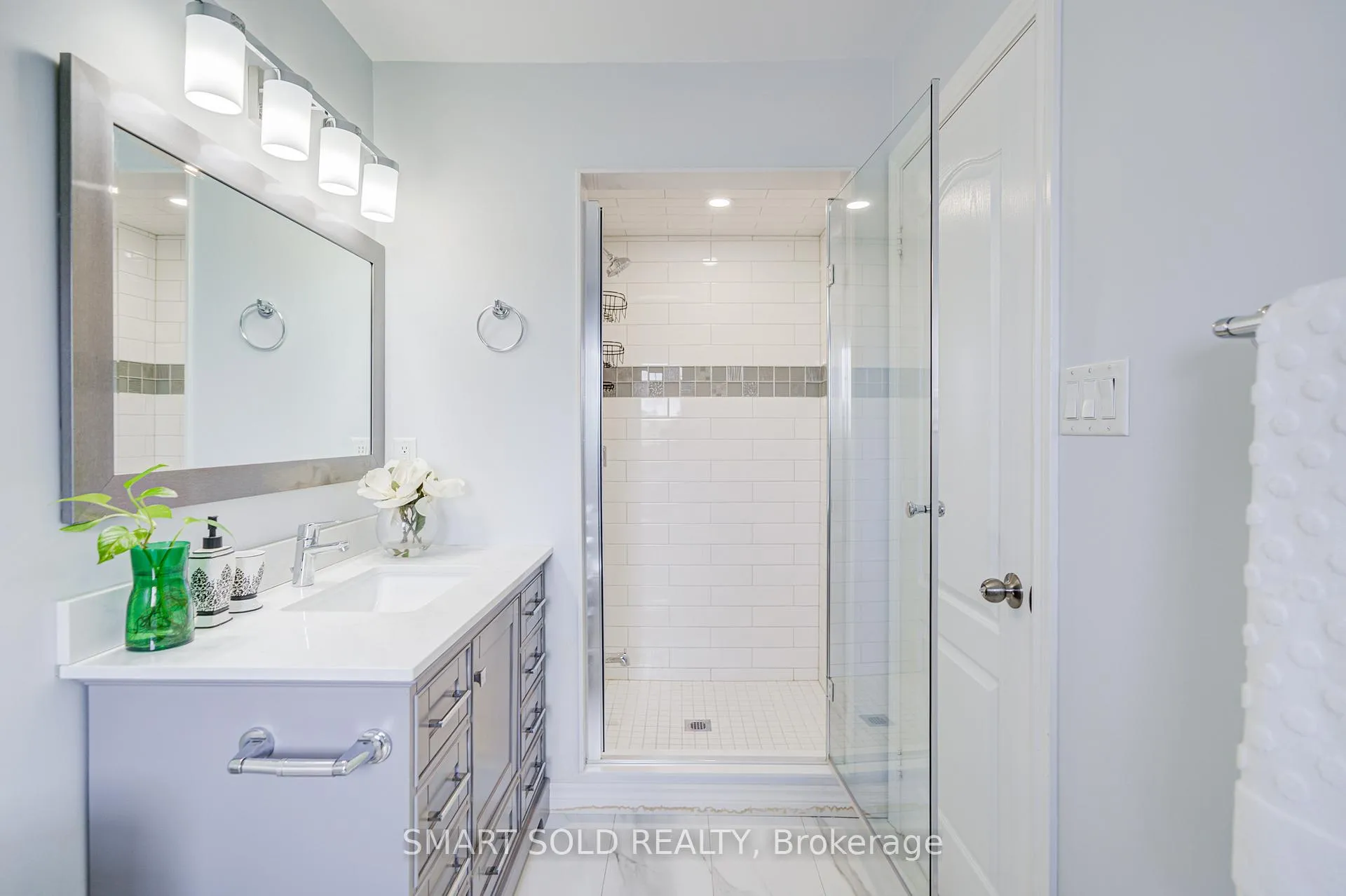 Photo 29 of 4 Thornhill Woods Drive, Vaughan, Patterson — HOMEH