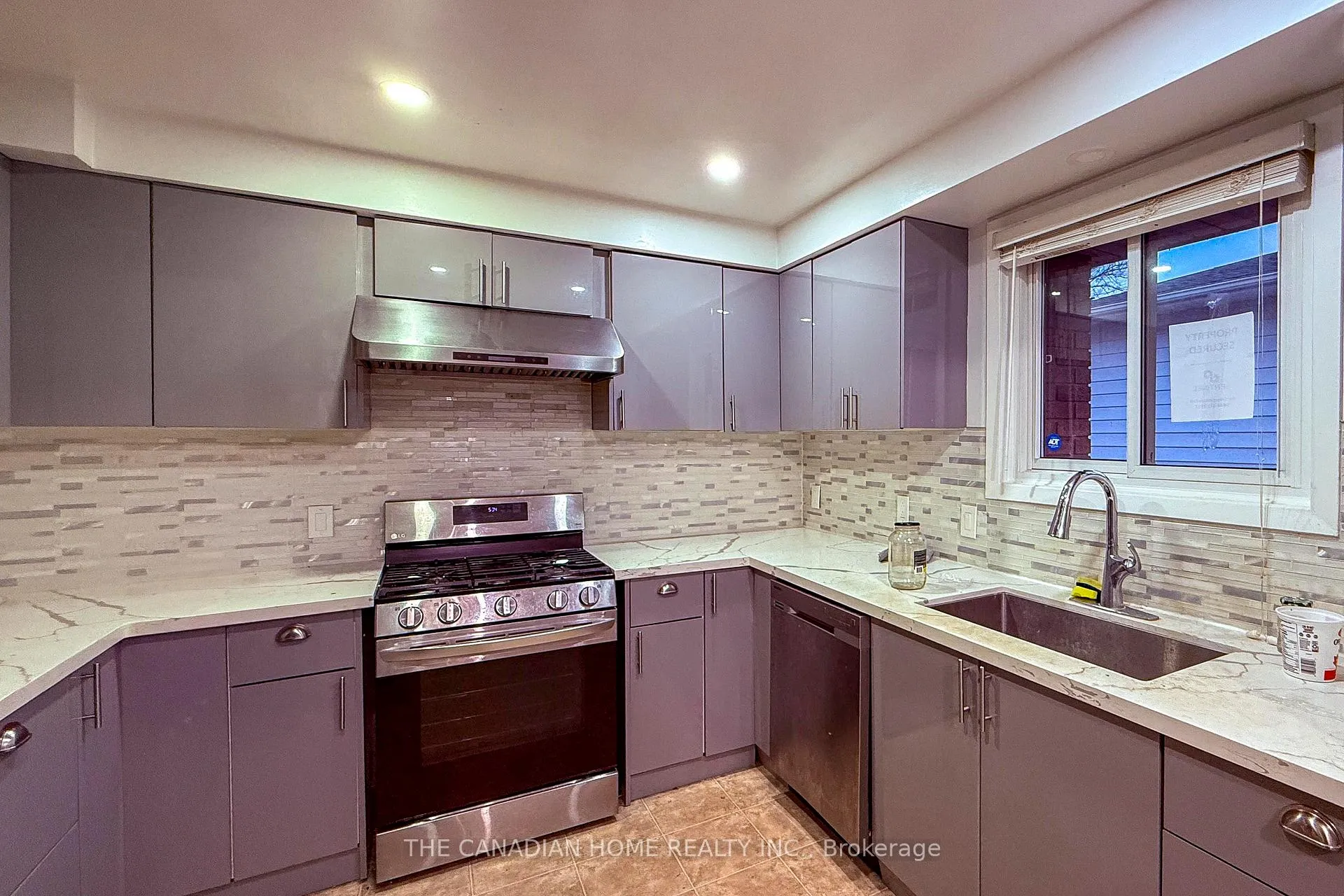 Photo 6 of 33 Hampton Place, Kitchener — HOMEH
