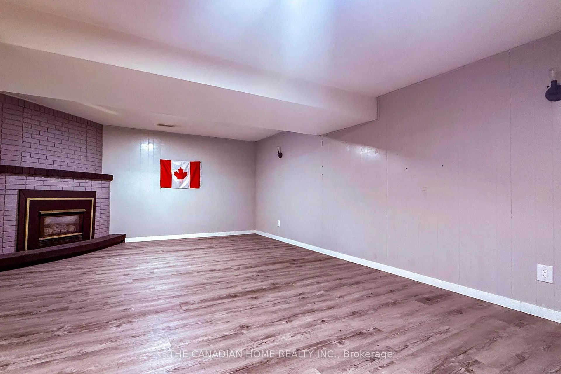 Photo 19 of 33 Hampton Place, Kitchener — HOMEH
