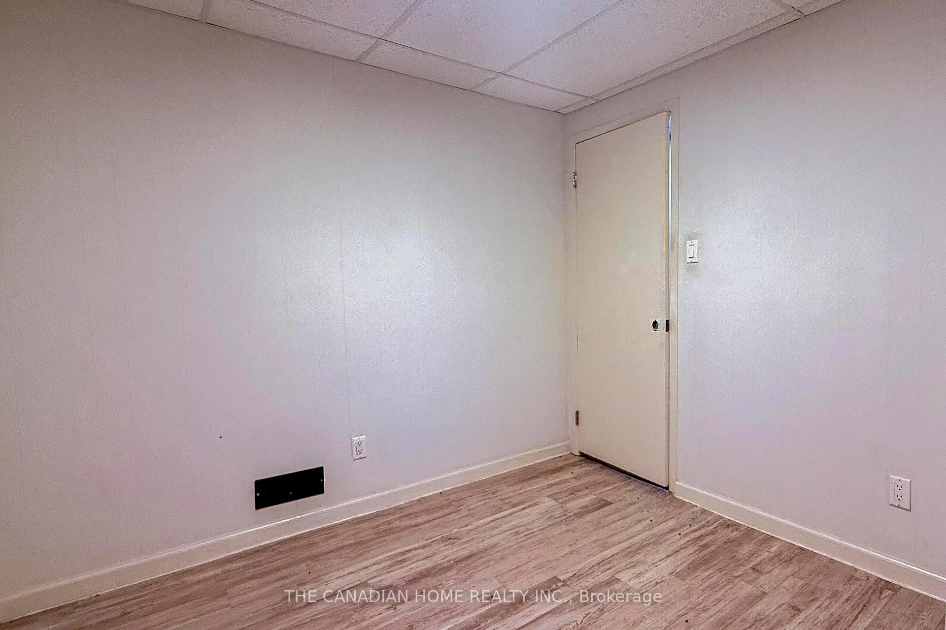 Photo 23 of 33 Hampton Place, Kitchener — HOMEH