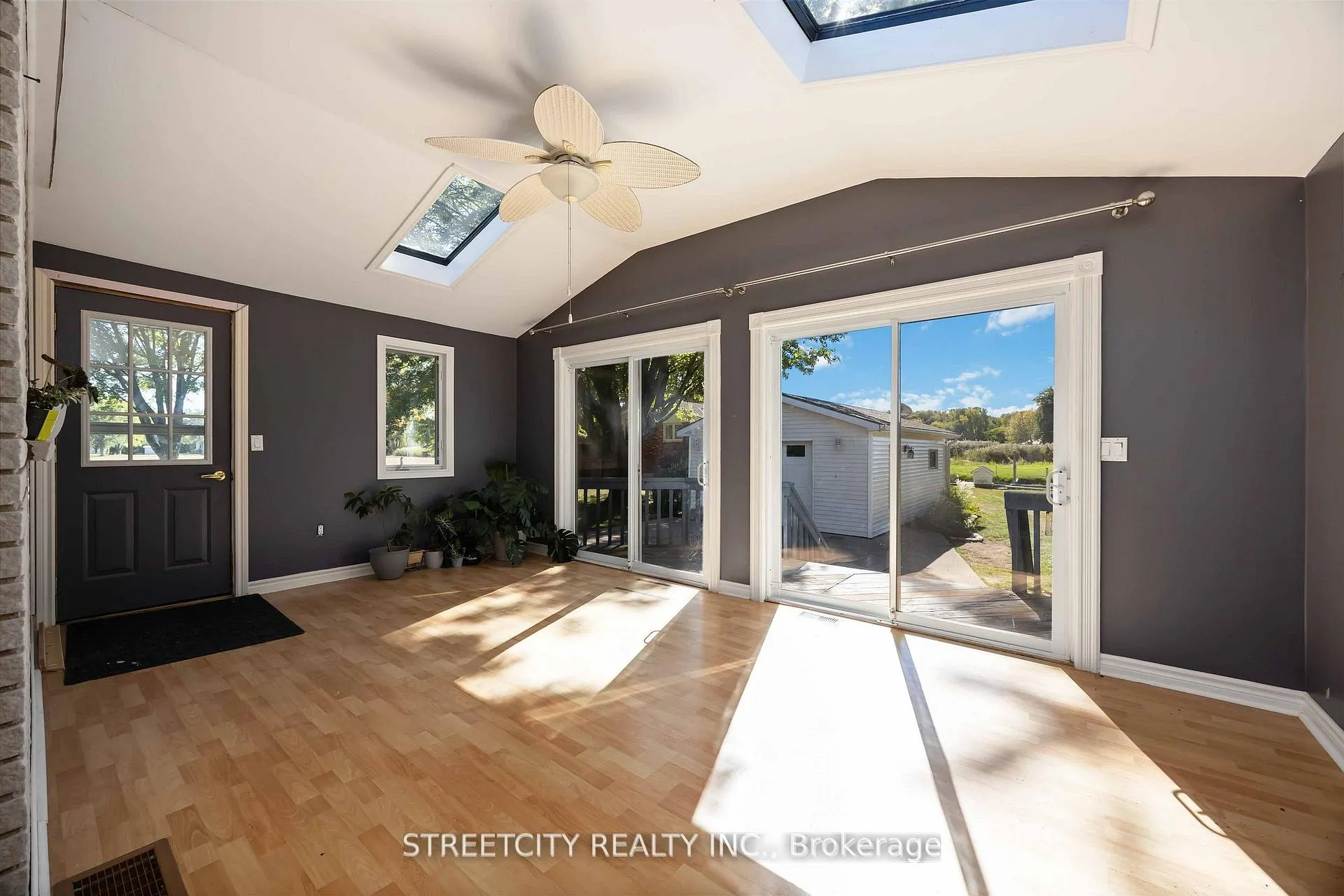 Photo 10 of 4767 St. Clair Parkway, St. Clair — HOMEH