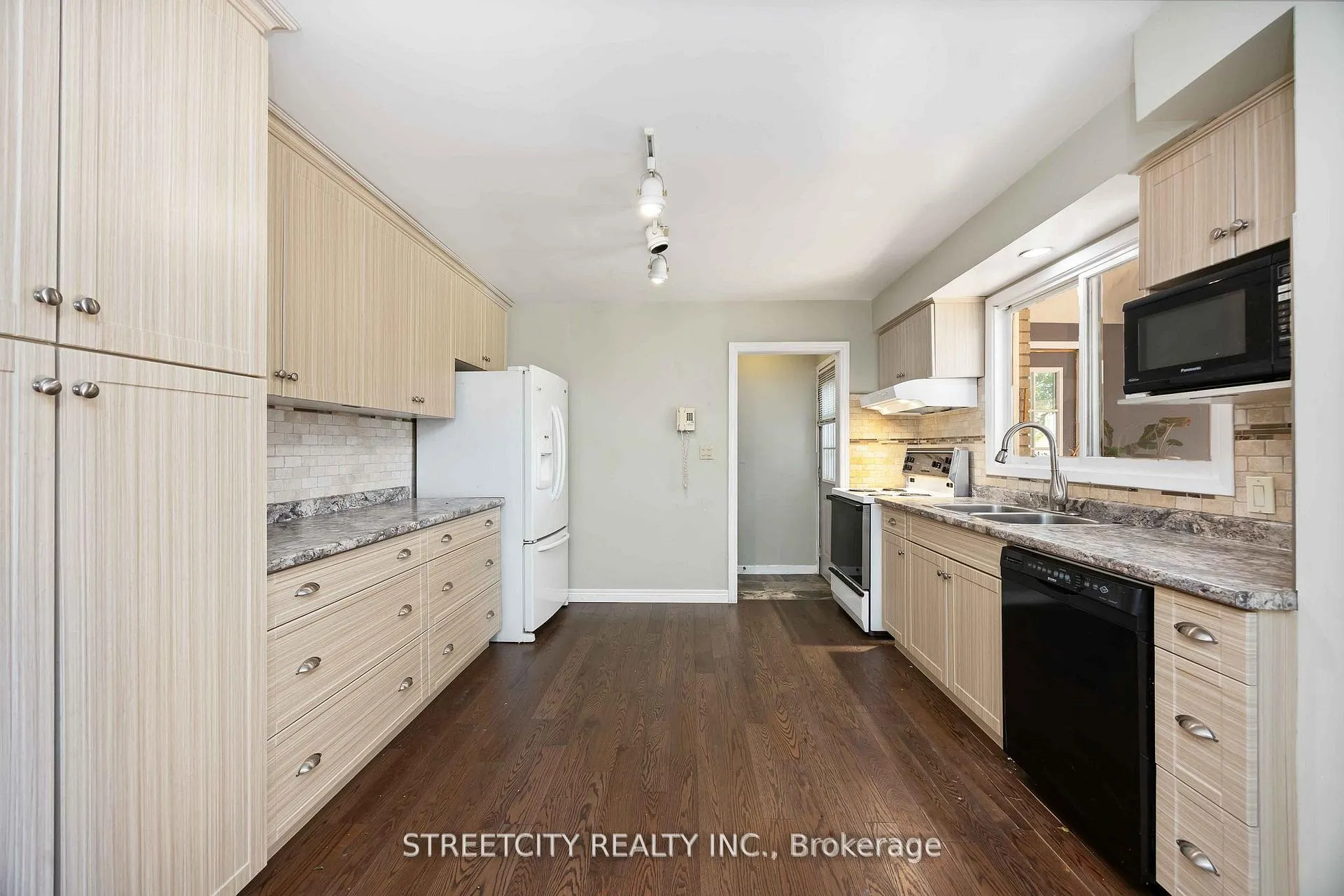 Photo 13 of 4767 St. Clair Parkway, St. Clair — HOMEH
