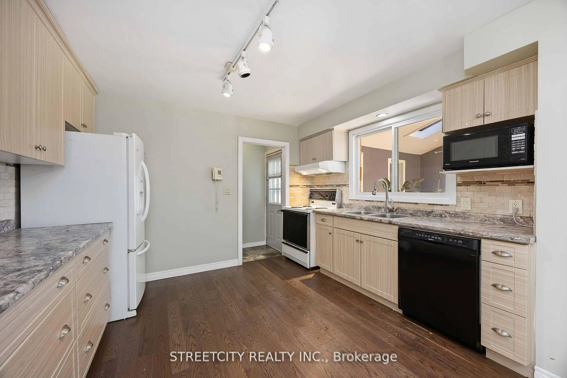 Photo 17 of 4767 St. Clair Parkway, St. Clair — HOMEH
