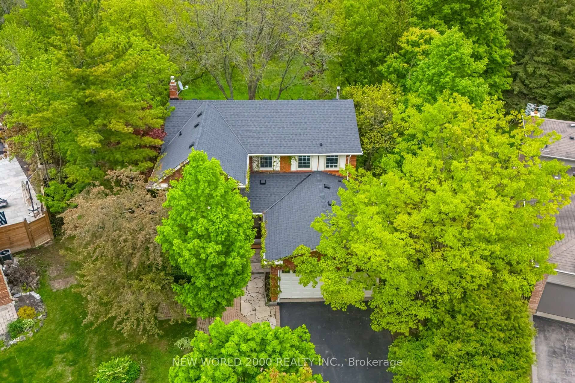 Photo 2 of 254 Maidstone Court, Caledon, Bolton North — HOMEH
