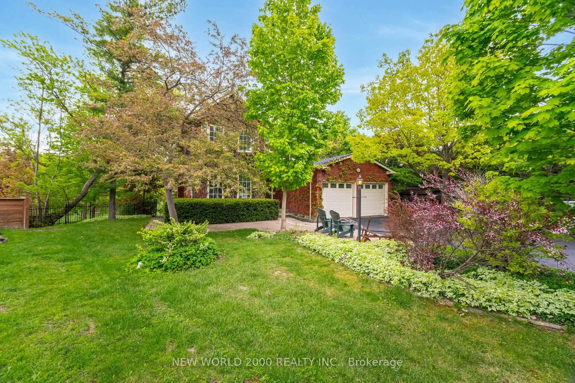 Photo 3 of 254 Maidstone Court, Caledon, Bolton North — HOMEH