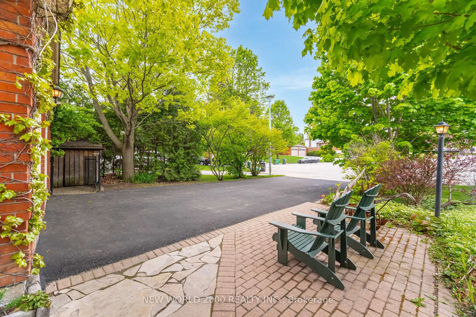 Photo 5 of 254 Maidstone Court, Caledon, Bolton North — HOMEH
