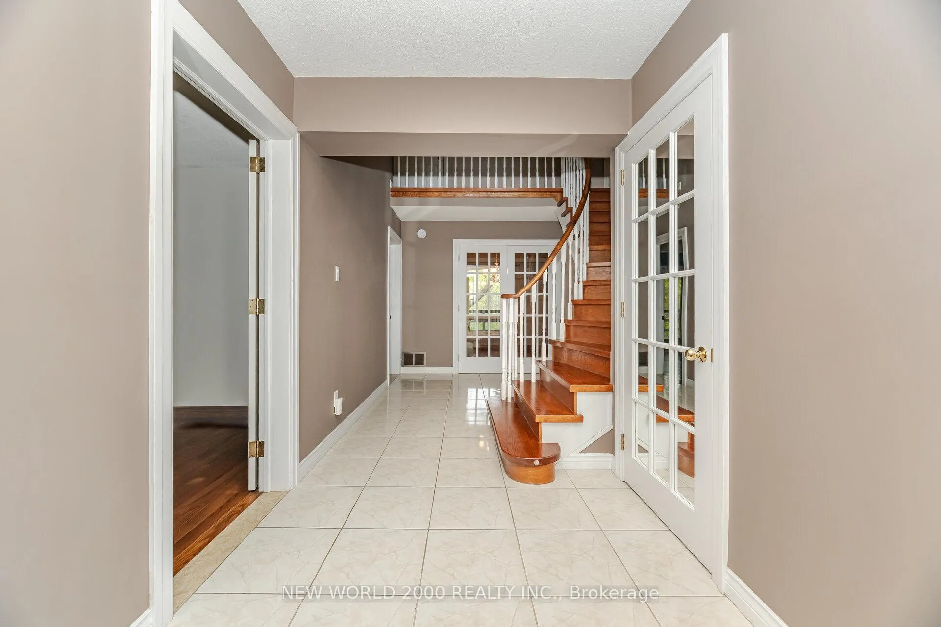 Photo 6 of 254 Maidstone Court, Caledon, Bolton North — HOMEH