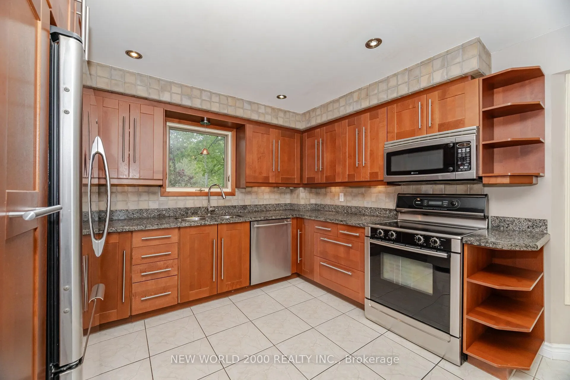 Photo 7 of 254 Maidstone Court, Caledon, Bolton North — HOMEH
