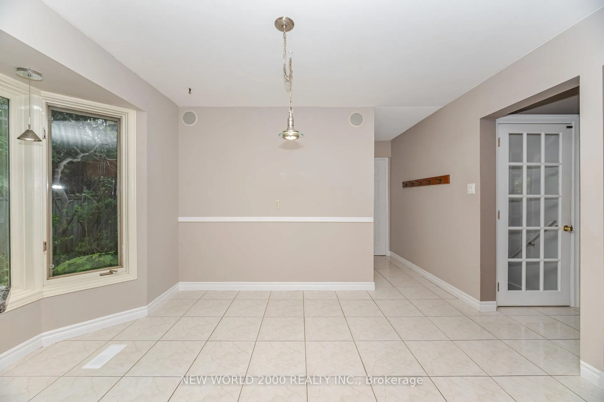 Photo 8 of 254 Maidstone Court, Caledon, Bolton North — HOMEH
