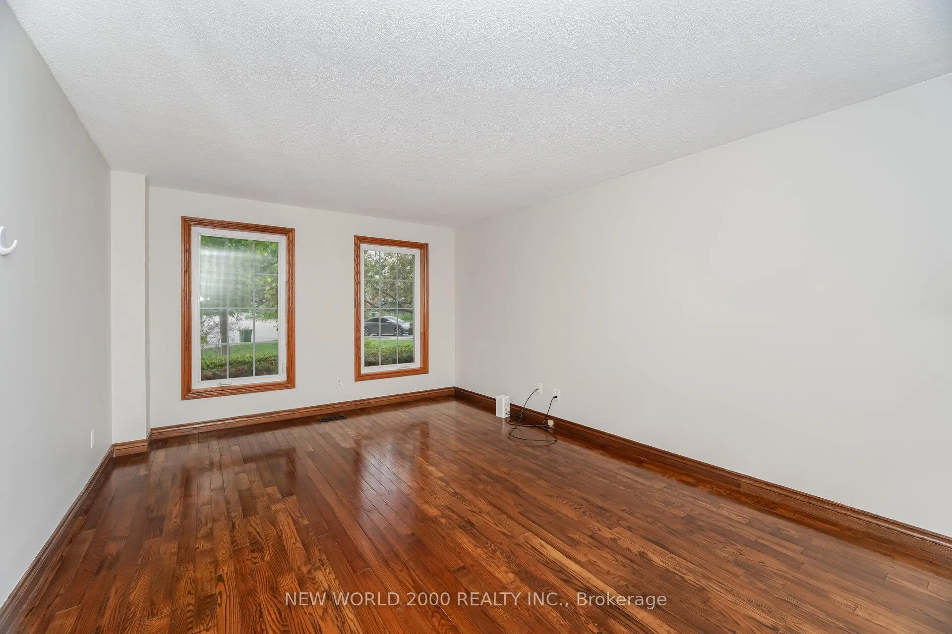 Photo 11 of 254 Maidstone Court, Caledon, Bolton North — HOMEH
