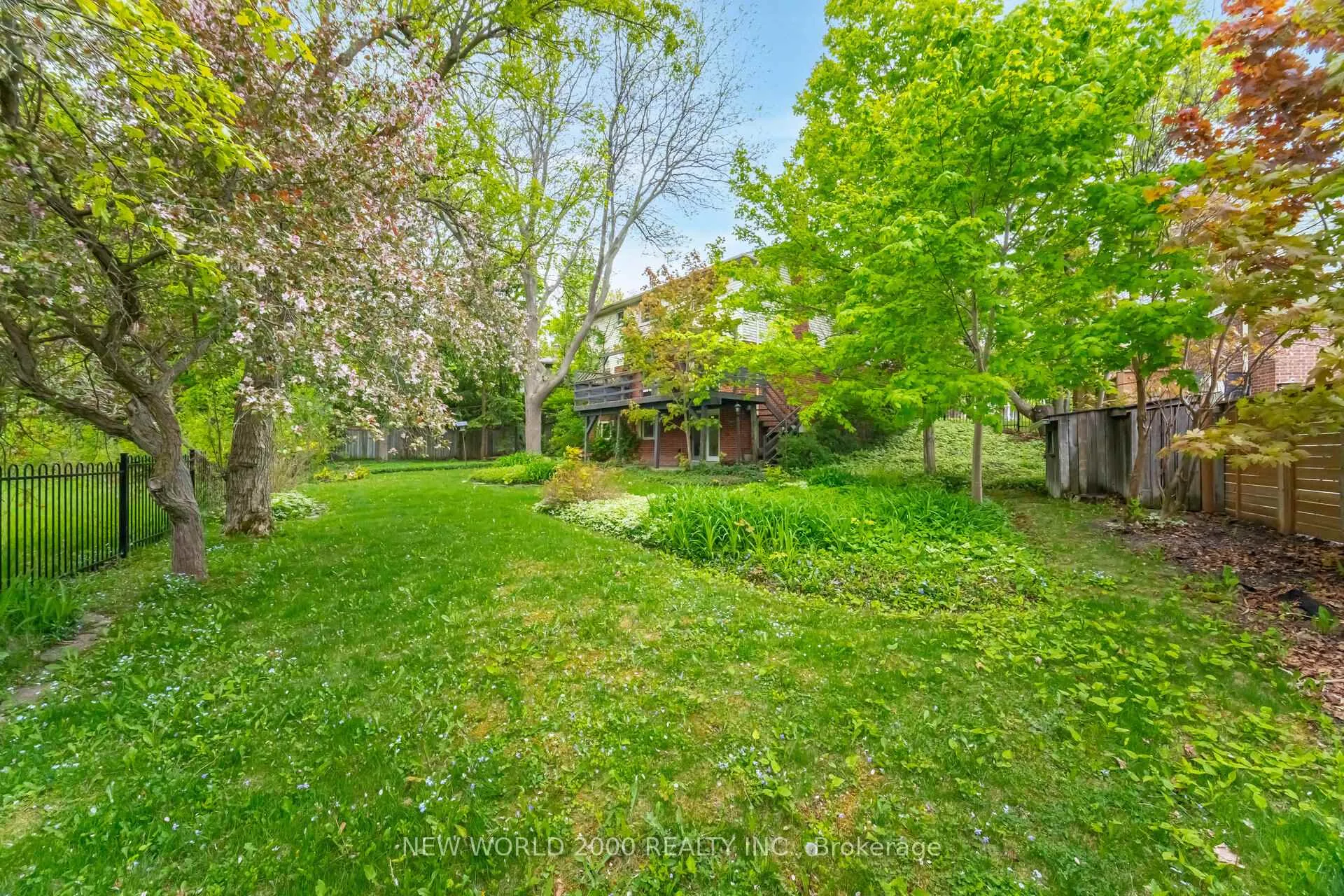 Photo 29 of 254 Maidstone Court, Caledon, Bolton North — HOMEH