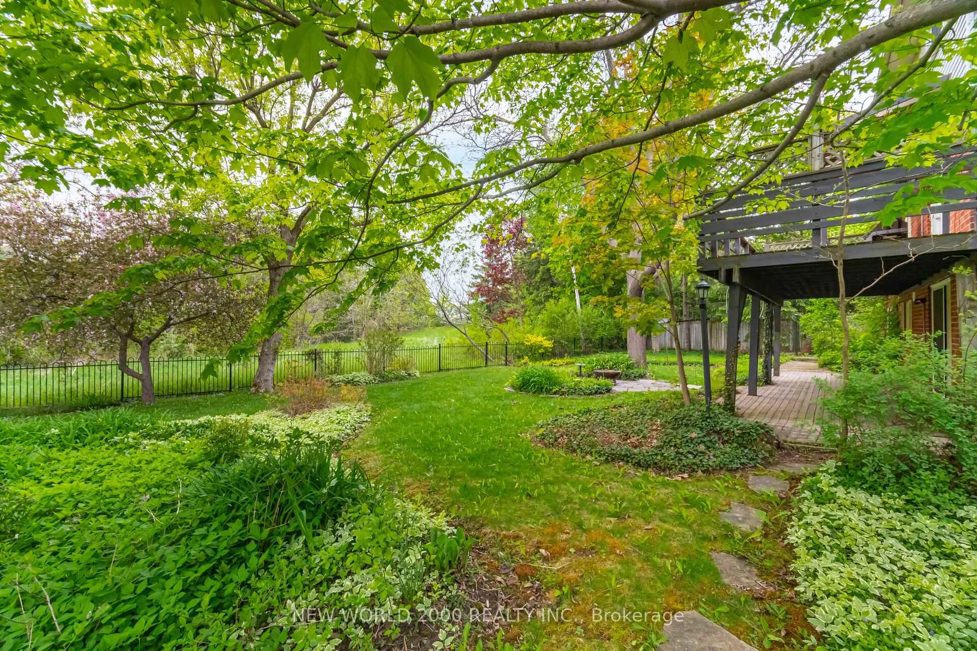 Photo 32 of 254 Maidstone Court, Caledon, Bolton North — HOMEH