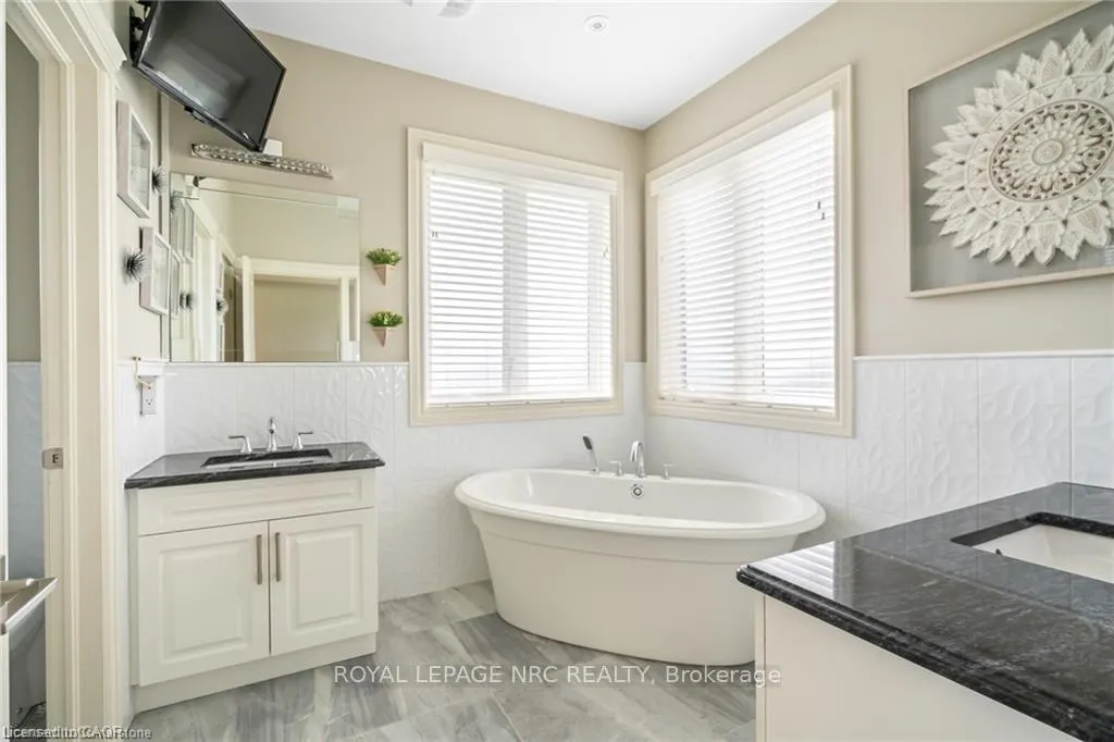 Photo 16 of 48 Casablanca Boulevard S, Grimsby, Grimsby West — HOMEH