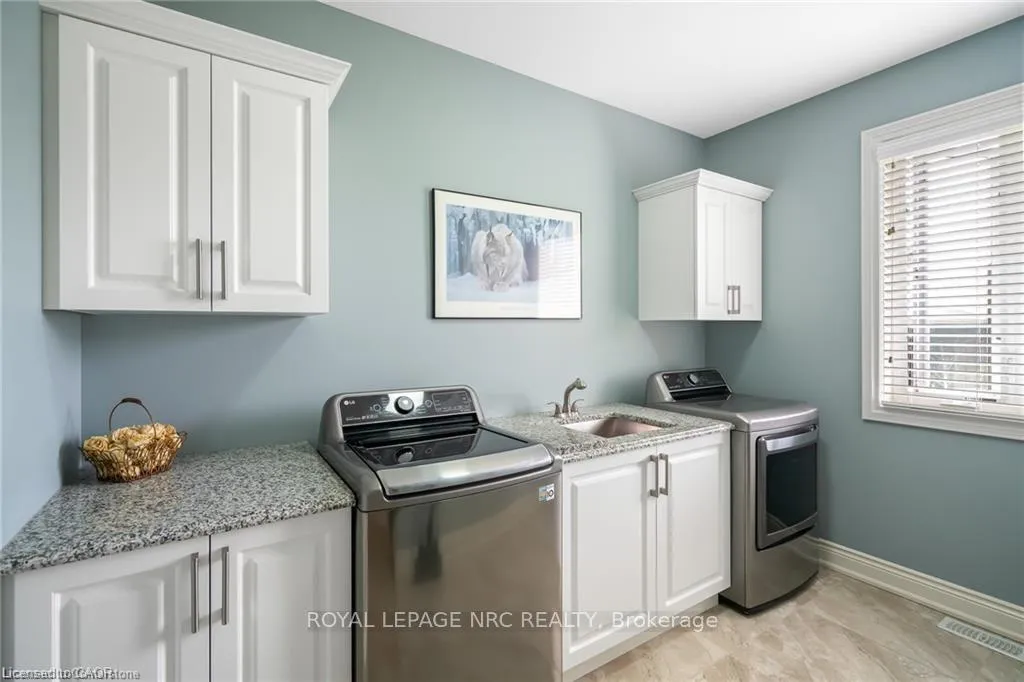 Photo 22 of 48 Casablanca Boulevard S, Grimsby, Grimsby West — HOMEH