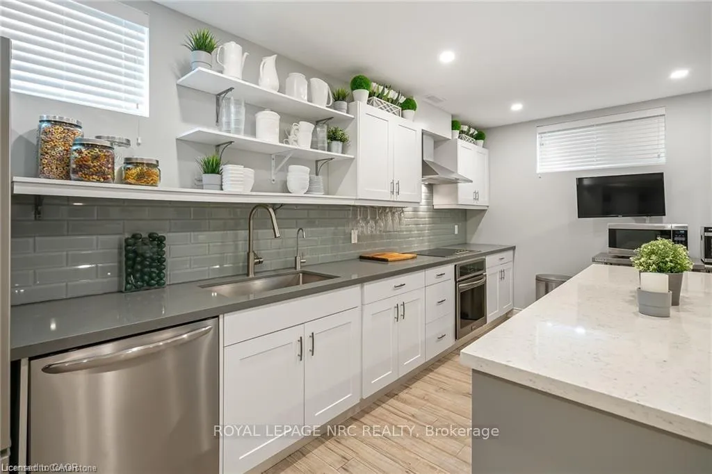 Photo 25 of 48 Casablanca Boulevard S, Grimsby, Grimsby West — HOMEH