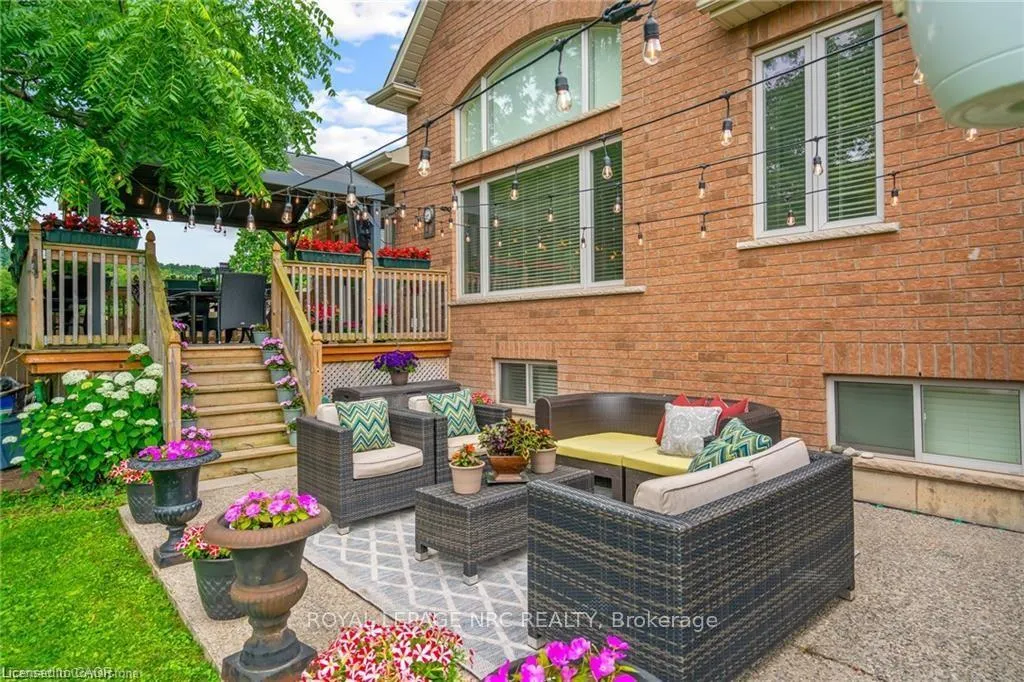 Photo 32 of 48 Casablanca Boulevard S, Grimsby, Grimsby West — HOMEH