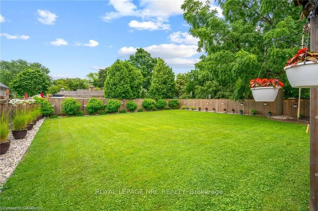 Photo 36 of 48 Casablanca Boulevard S, Grimsby, Grimsby West — HOMEH