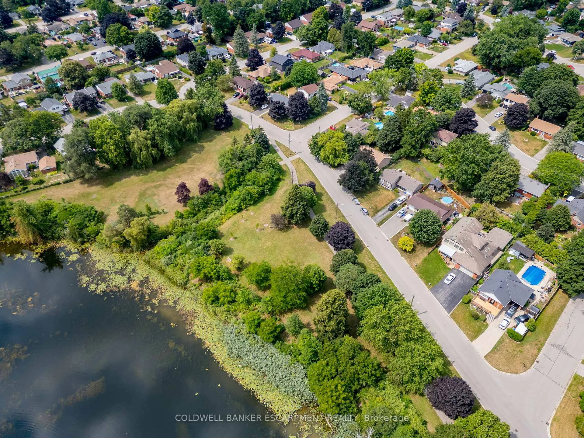 Photo 4 of 77 Elizabeth Drive, Halton Hills, Acton — HOMEH