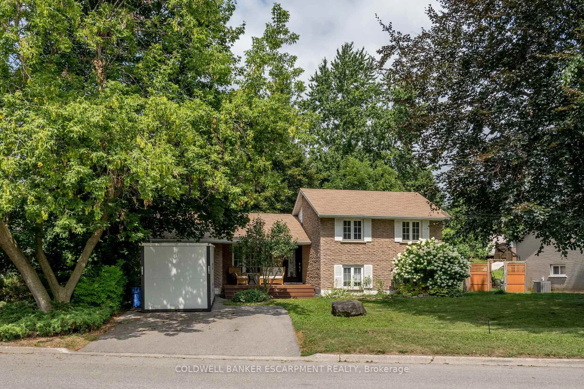 Photo 5 of 77 Elizabeth Drive, Halton Hills, Acton — HOMEH
