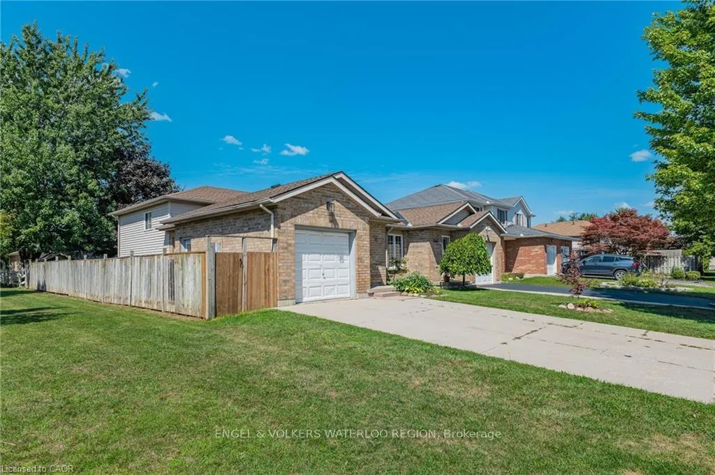 Photo 3 of 181 Walsh Crescent, Stratford — HOMEH