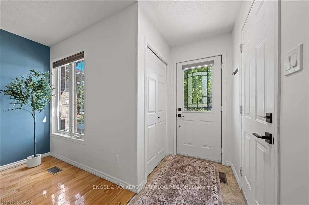 Photo 5 of 181 Walsh Crescent, Stratford — HOMEH