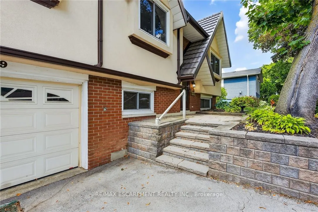 Photo 5 of 2479 Bridge Road, Oakville, West — HOMEH