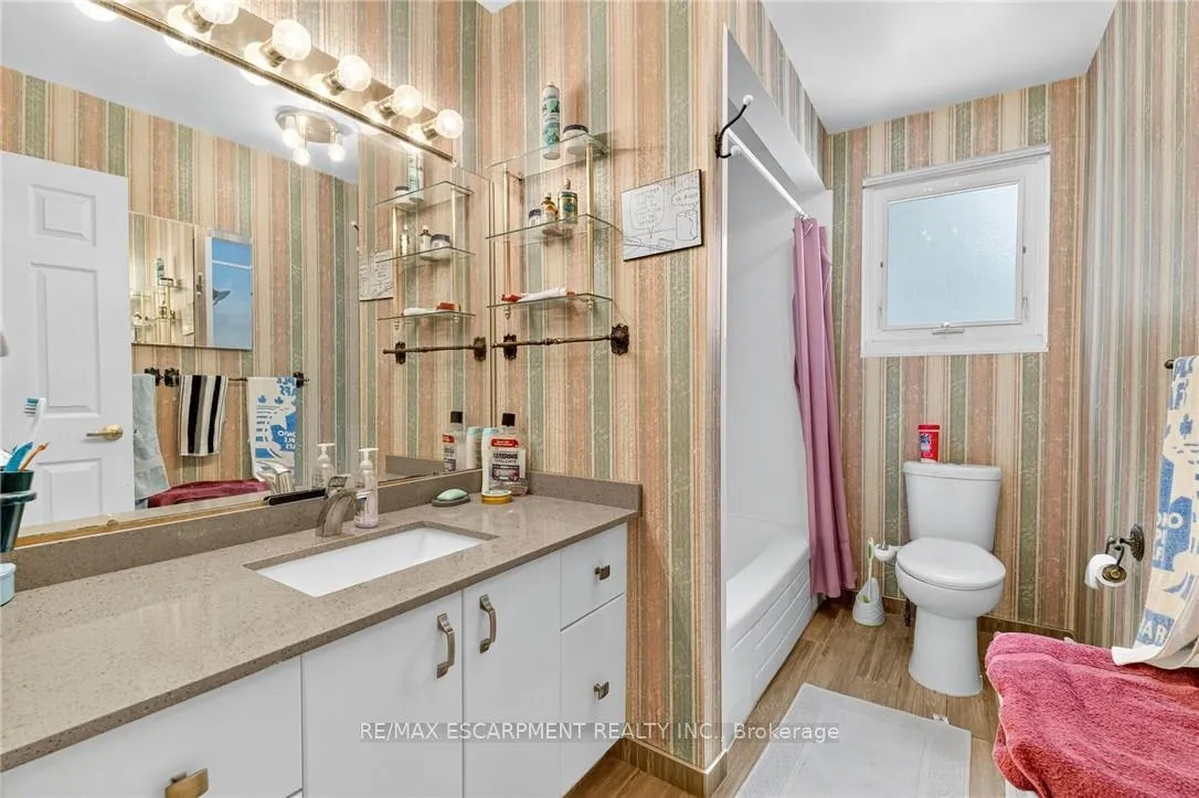 Photo 12 of 2479 Bridge Road, Oakville, West — HOMEH