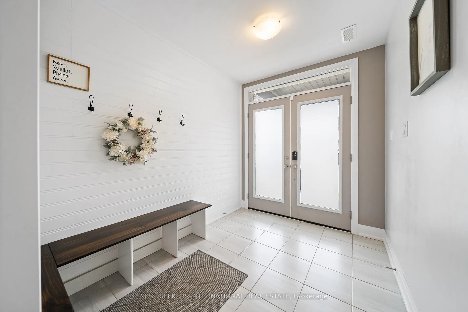 Photo 5 of 183 Franklin Trail, Barrie, Rural Barrie Southwest — HOMEH