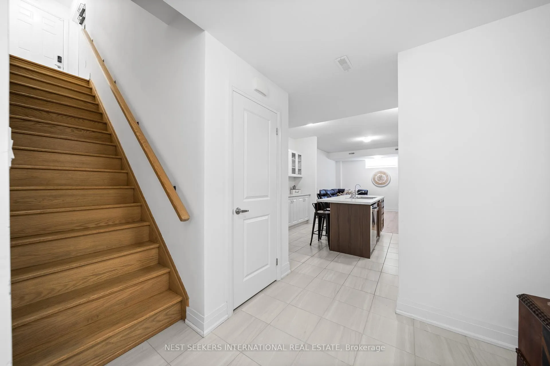 Photo 30 of 183 Franklin Trail, Barrie, Rural Barrie Southwest — HOMEH