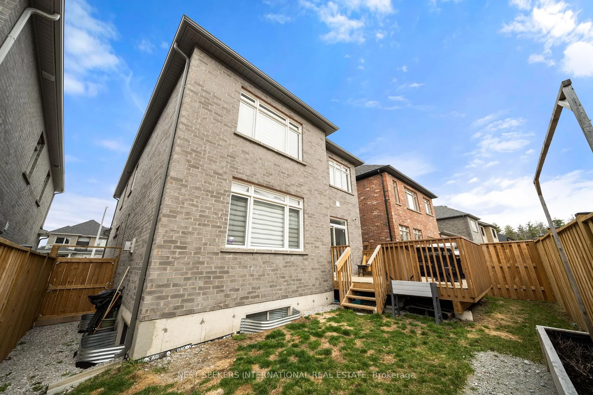Photo 41 of 183 Franklin Trail, Barrie, Rural Barrie Southwest — HOMEH