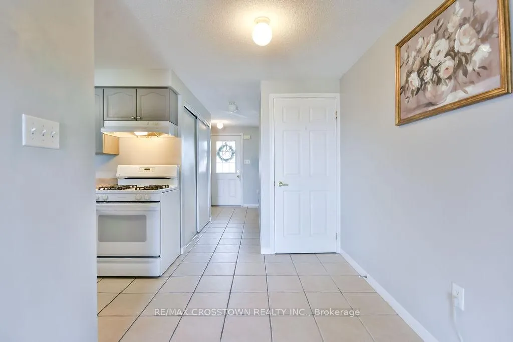 Photo 4 of 71 Goodwin Drive, Barrie, Painswick South — HOMEH