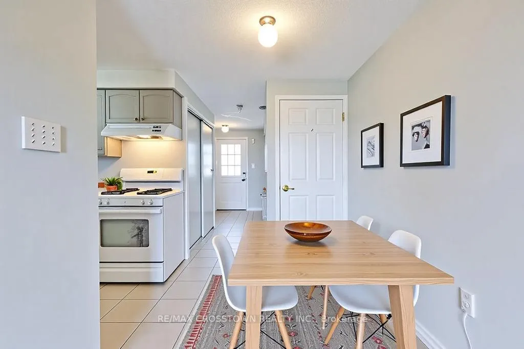 Photo 5 of 71 Goodwin Drive, Barrie, Painswick South — HOMEH