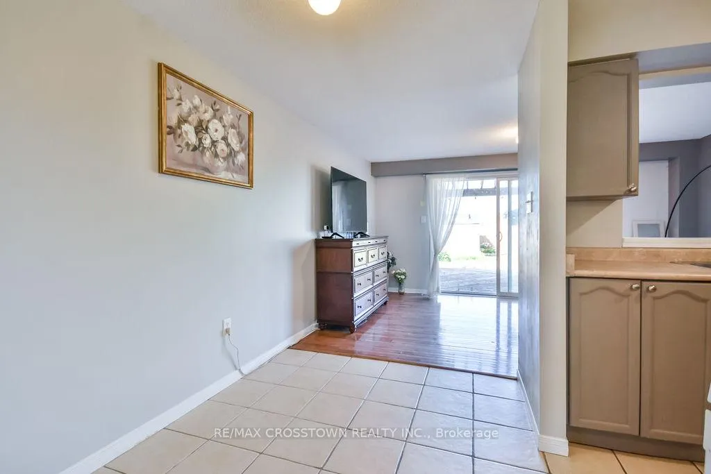 Photo 8 of 71 Goodwin Drive, Barrie, Painswick South — HOMEH