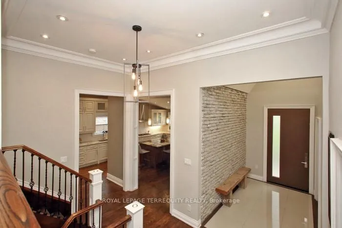 Photo 4 of 353 Kingsview Drive, Caledon, Bolton North — HOMEH