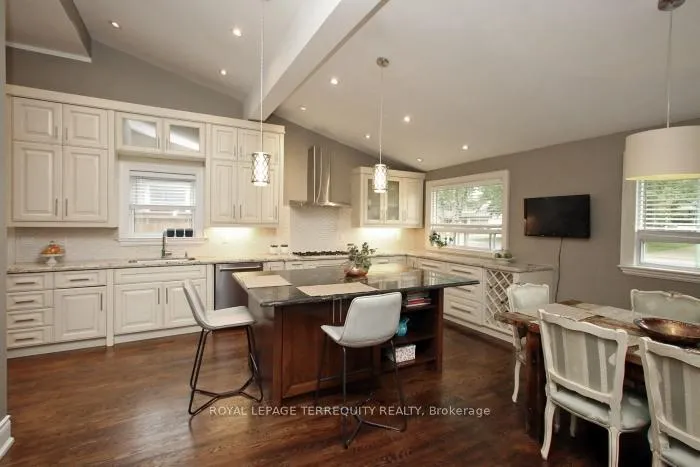 Photo 5 of 353 Kingsview Drive, Caledon, Bolton North — HOMEH