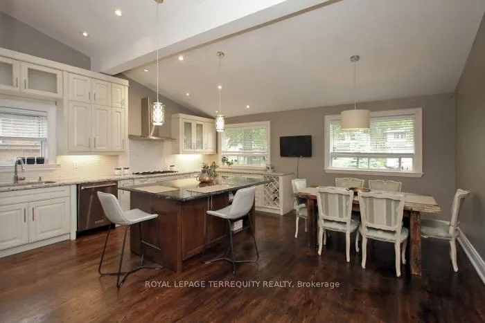 Photo 8 of 353 Kingsview Drive, Caledon, Bolton North — HOMEH