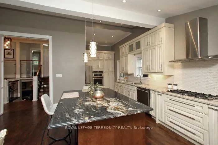 Photo 11 of 353 Kingsview Drive, Caledon, Bolton North — HOMEH